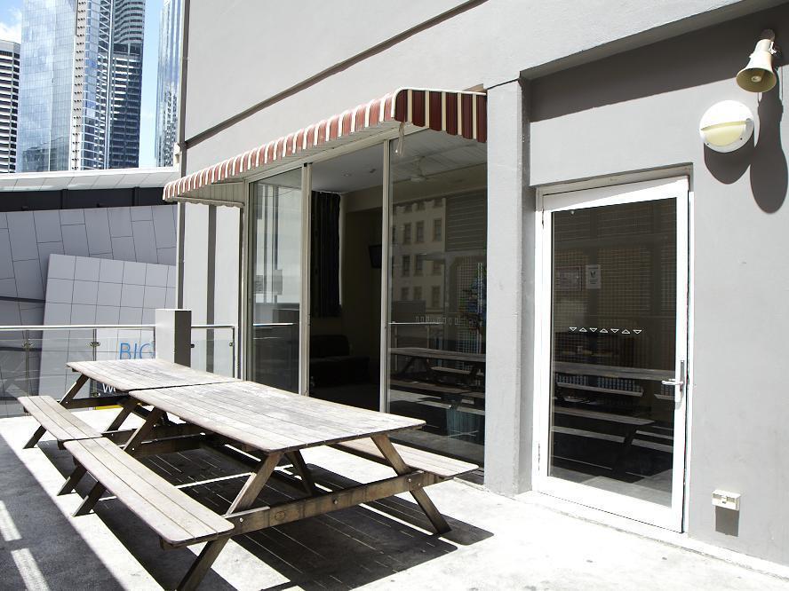 Base Brisbane Embassy Hostel Exterior photo