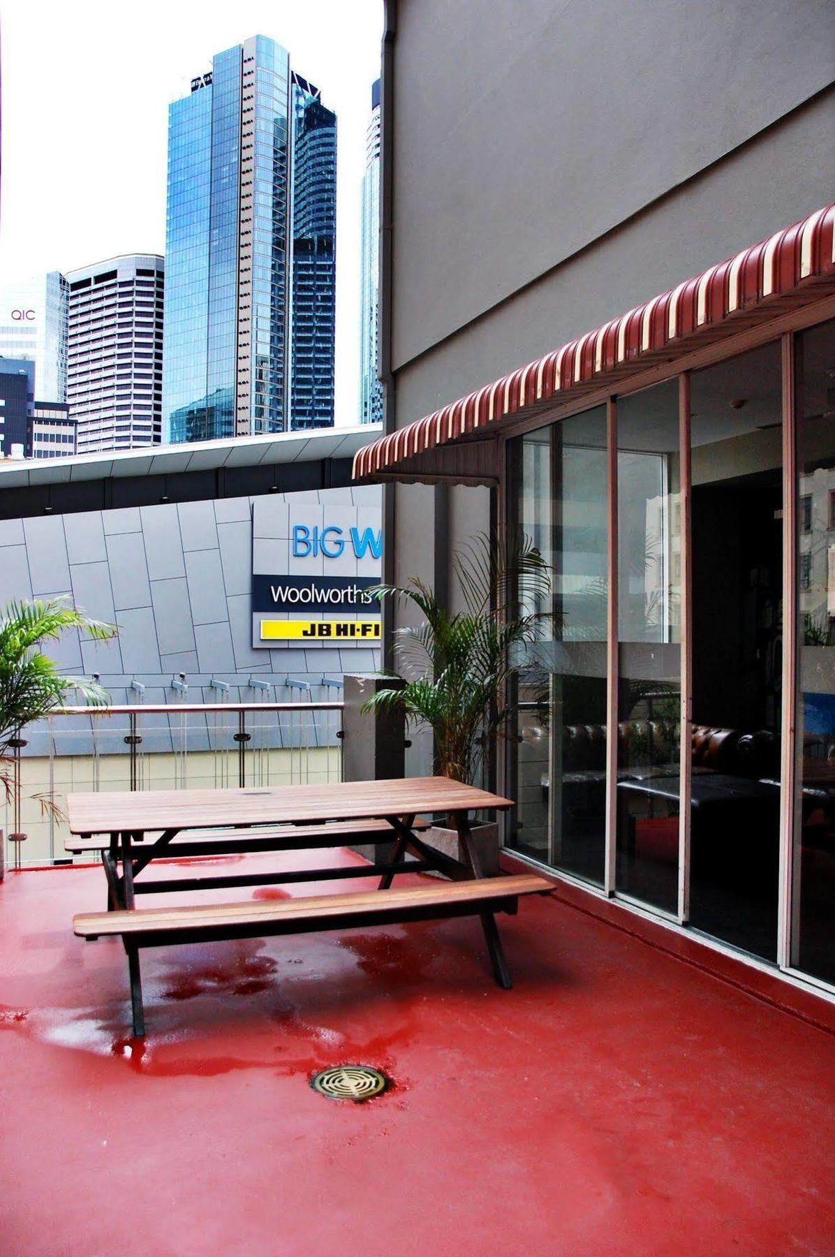 Base Brisbane Embassy Hostel Exterior photo